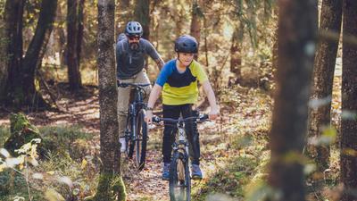 Sicher und entspannt unterwegs: Das sind die wichtigsten Gravelbike-Fahrtechniken