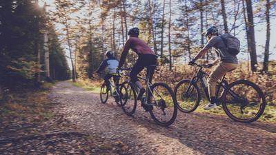 So verhältst du dich bei einem Unfall mit dem Gravelbike richtig